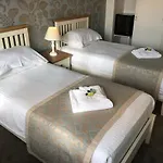 Almorah Gæstehus 2*