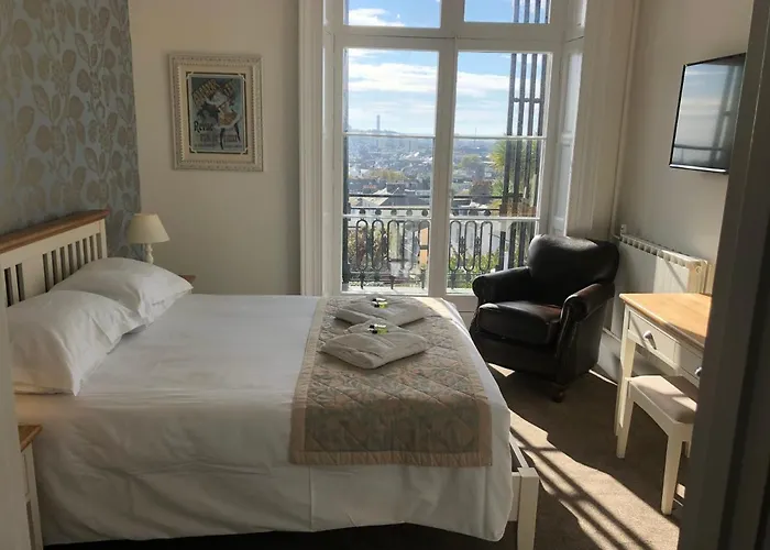 Almorah בית הארחה